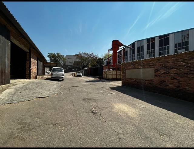 2,800M² WAREHOUSE TO LET IN KEW